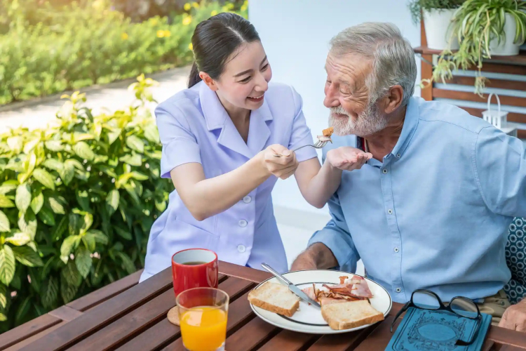 How to Choose the Best Elder Care Services in Bangalore
